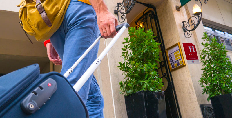 services d’un hôtel : gestion de clés 24/7, stockage de bagages, petit-déjeuner...